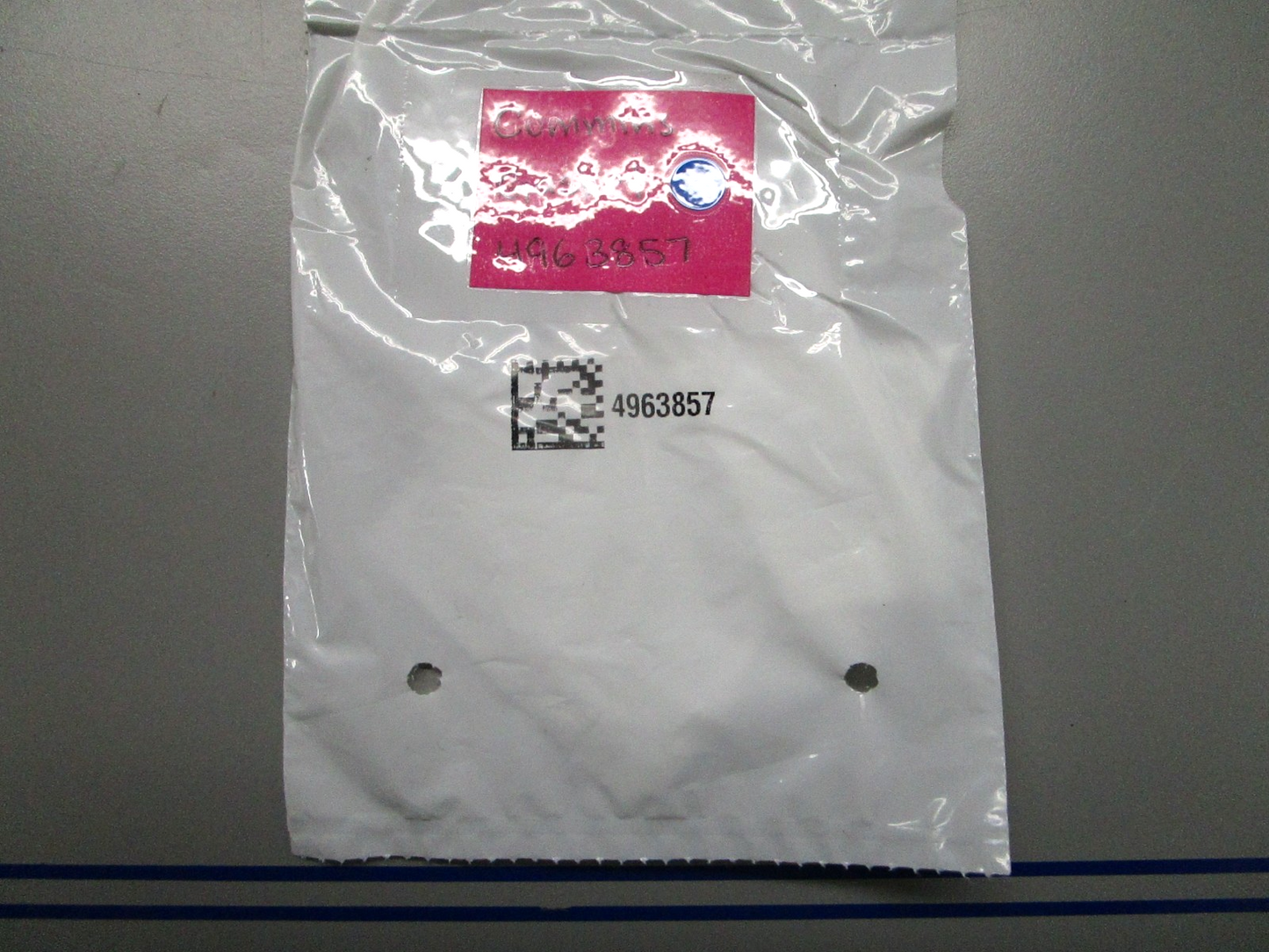 *NEW OEM* 0810 Cummins Gasket 4963857