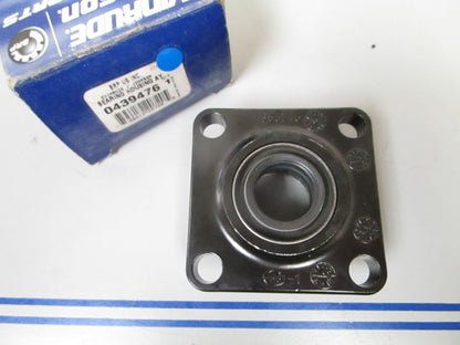 *NEW OEM* 0840 Johnson Evinrude Bearing Housing Ay 0439476 439476