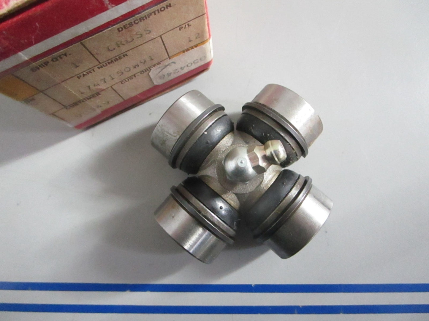NEW OEM 1747150W91 Massey Ferguson Cross 0820