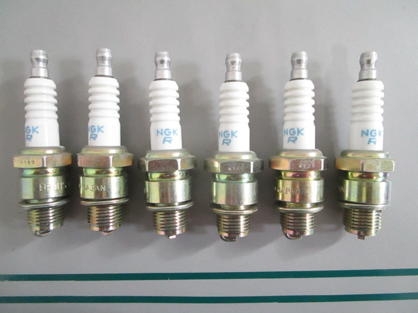 NEW OEM (LOT OF 6) BR9HS-10 NGK Spark Plug 0820