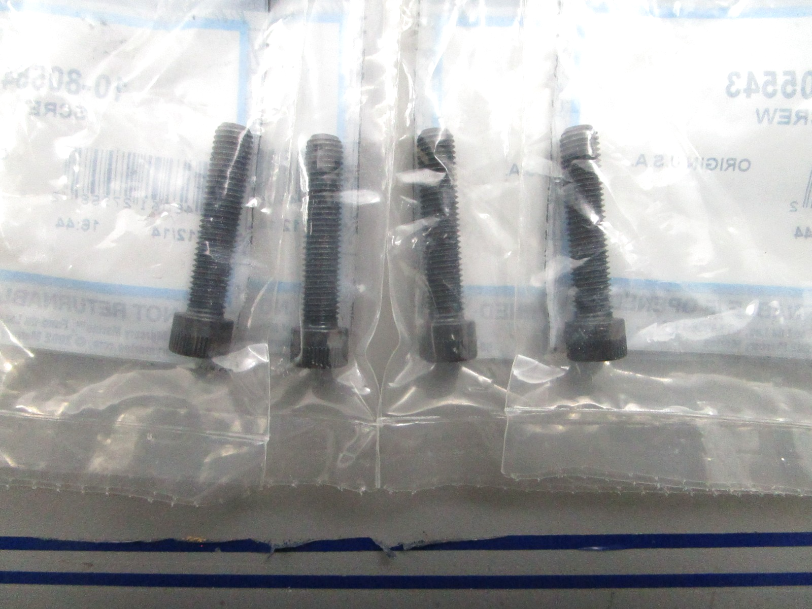 *NEW OEM* (LOT OF 4) 0810 Mercury Quicksilver Screw 10-805543