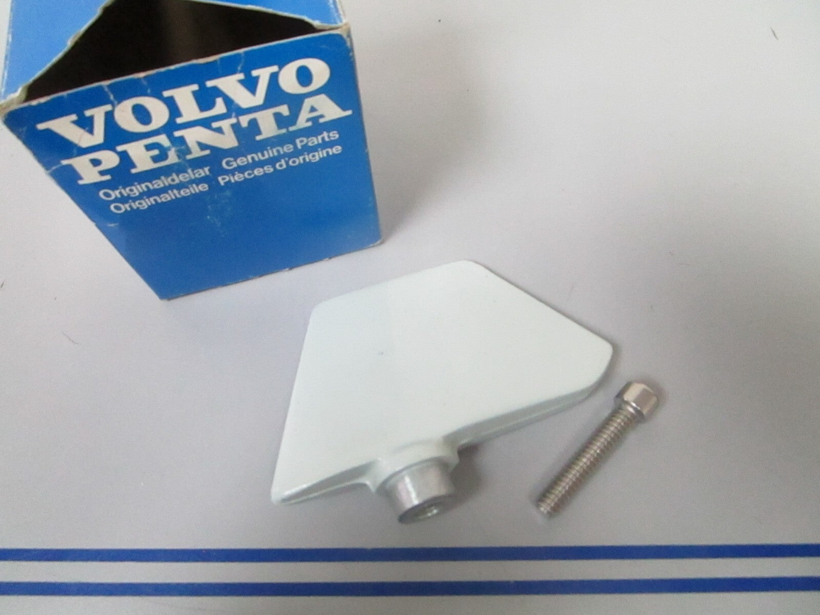 *NEW OEM* 0810 Volvo Penta Steering Fin 851567