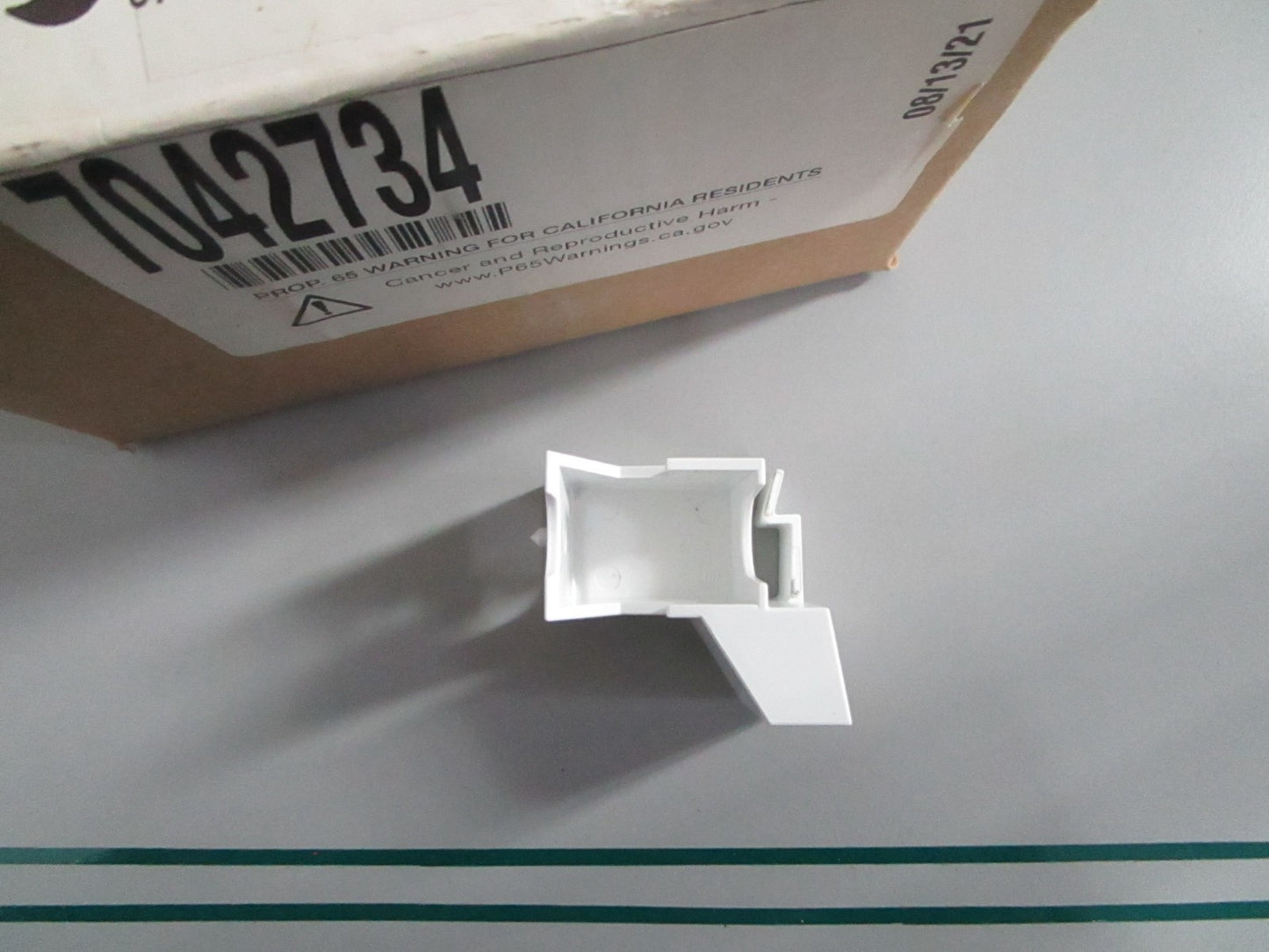 NEW OEM 7042734 Sub-Zero Wire Guide 0820