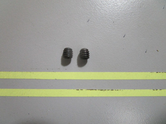 *NEW OEM* (LOT OF 2) 0770 OMC Johnson Evinrude Set Screw 308215 0308215