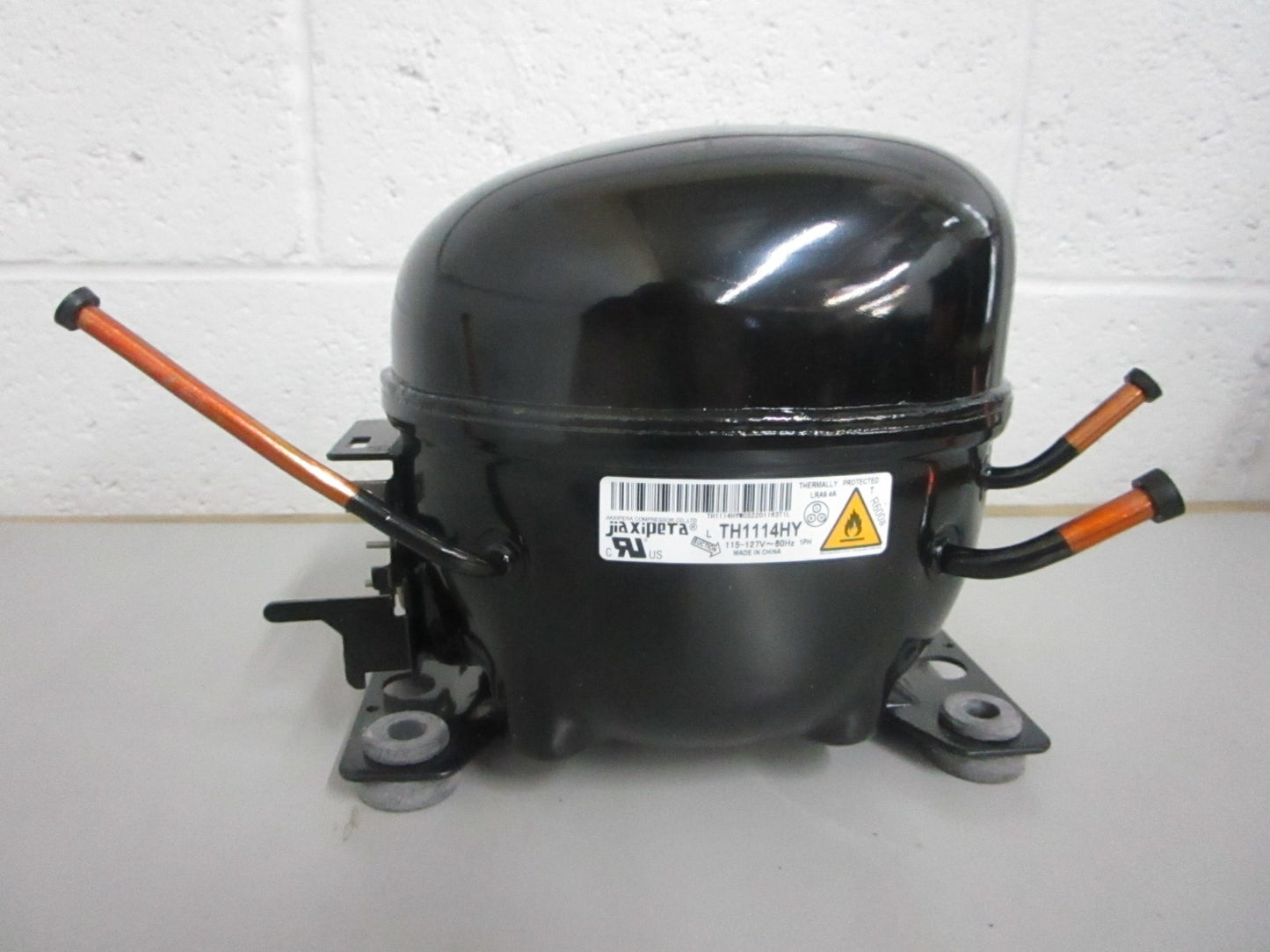 *NEW OEM* 0820 Electrolux Compressor Assy 5304519758