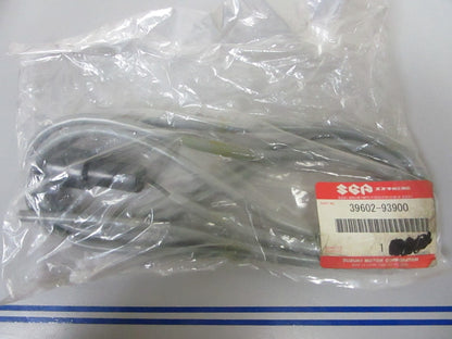 *NEW OEM* 0720 Suzuki Lamp Plug 39602-93900