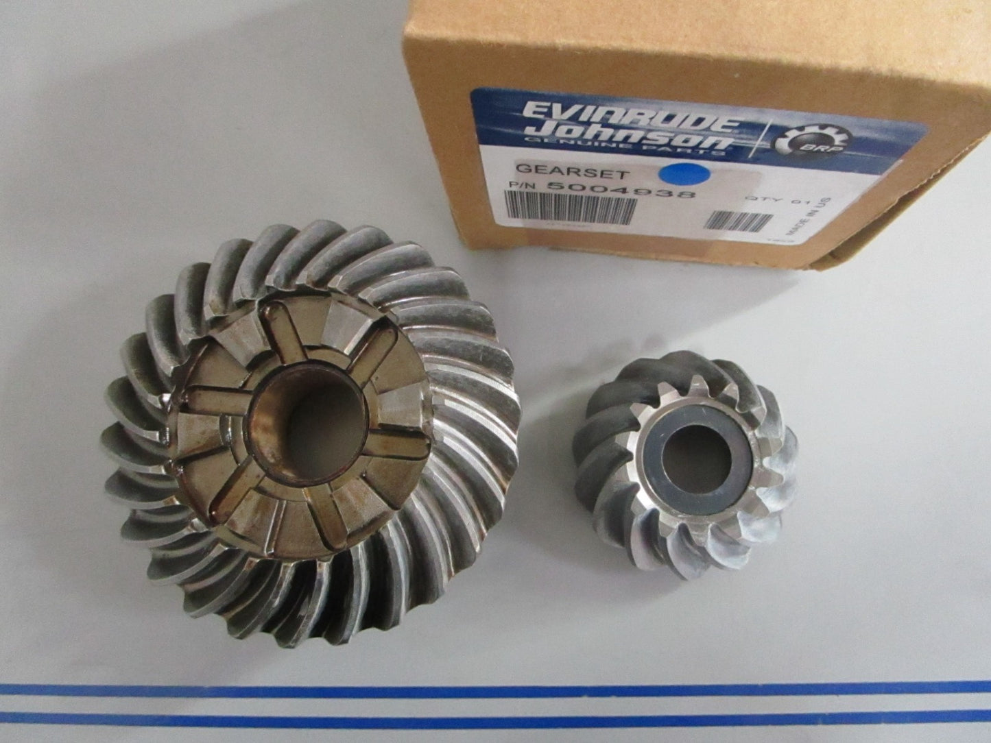 *NEW OEM* 0820 OMC Johnson Evinrude Gear Set 5004938
