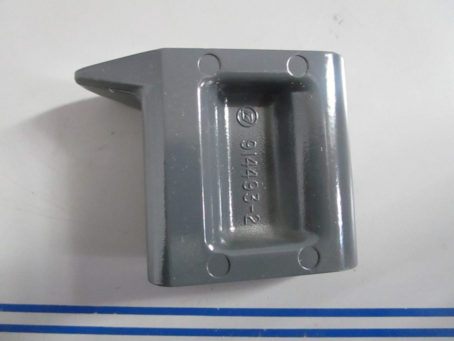 NEW OEM 914493 0914493 OMC Johnson Evinrude Front Mount Spacer 0820