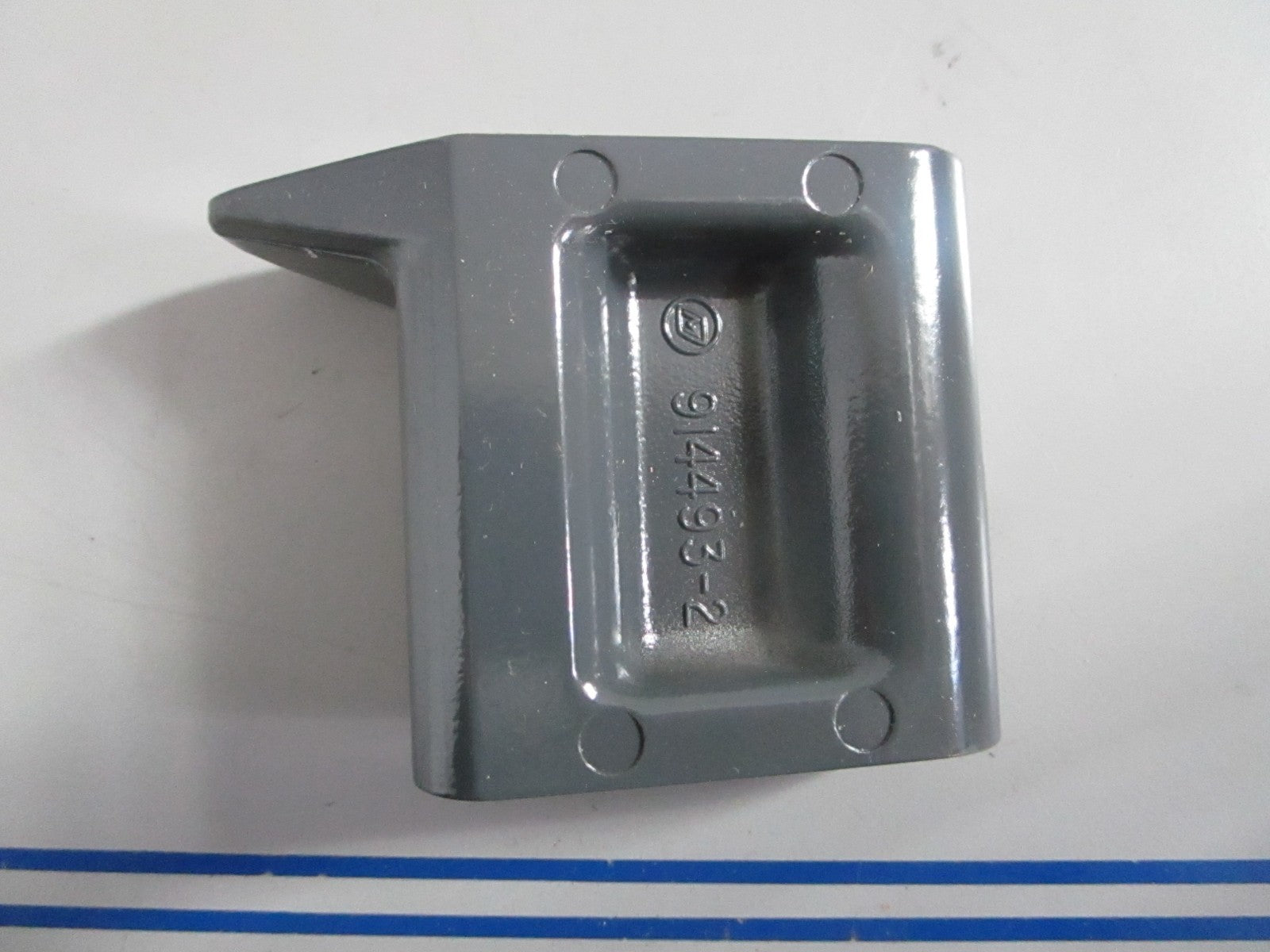 NEW OEM 914493 0914493 OMC Johnson Evinrude Front Mount Spacer 0820