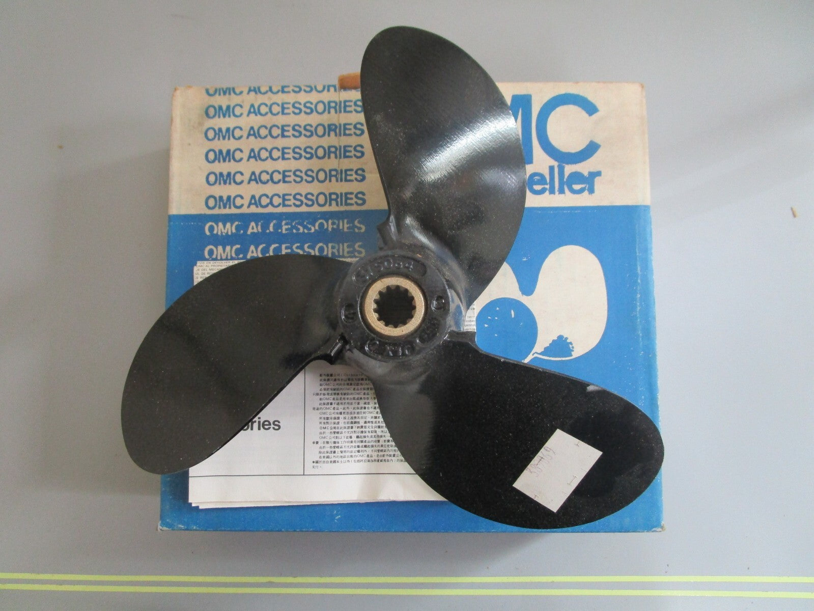 *NEW OEM* 0820 OMC Johnson Evinrude 9 × 10 Propeller 389069 0389069