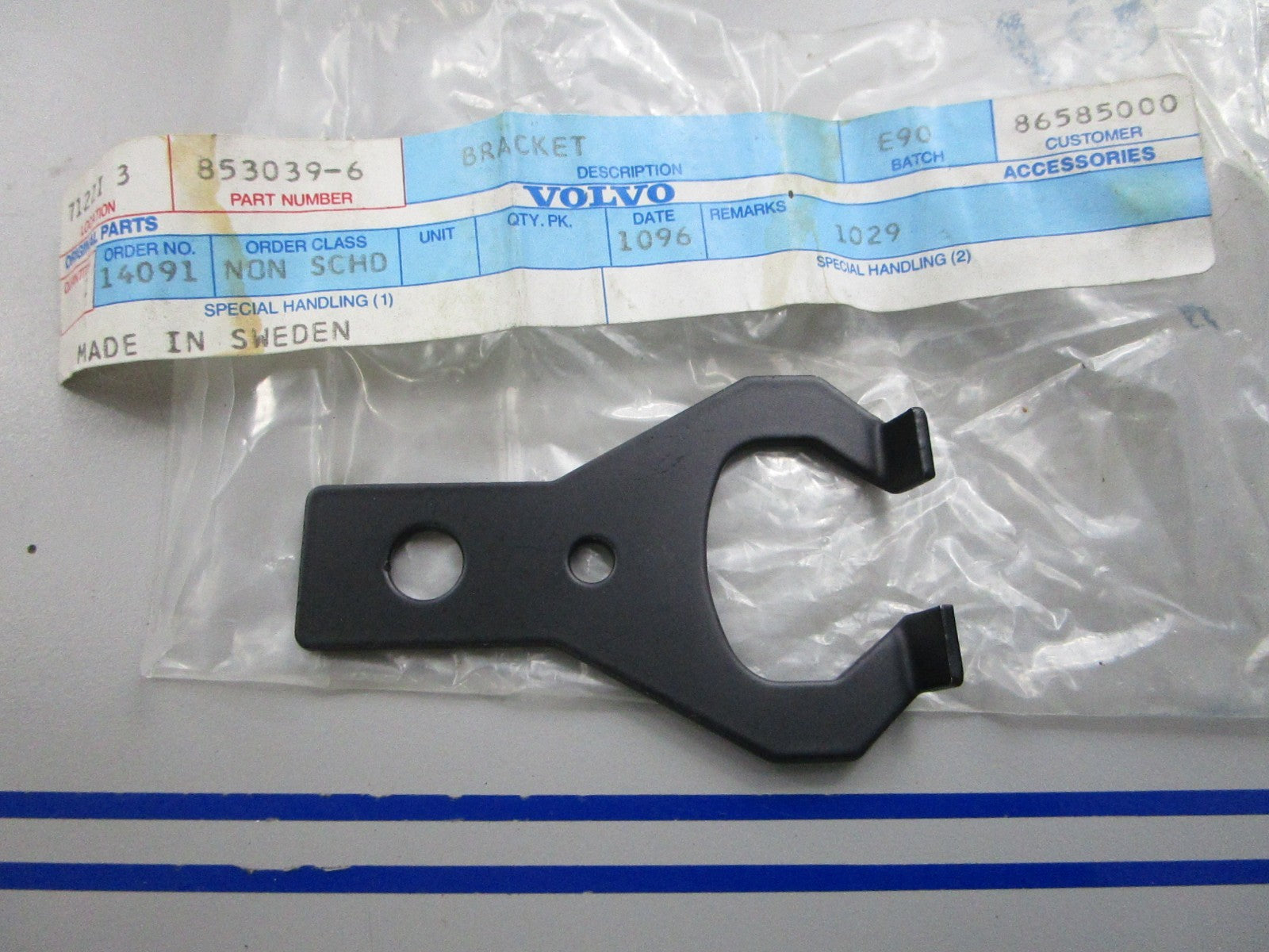 NEW OEM 853039 Volvo Penta Bracket 0810
