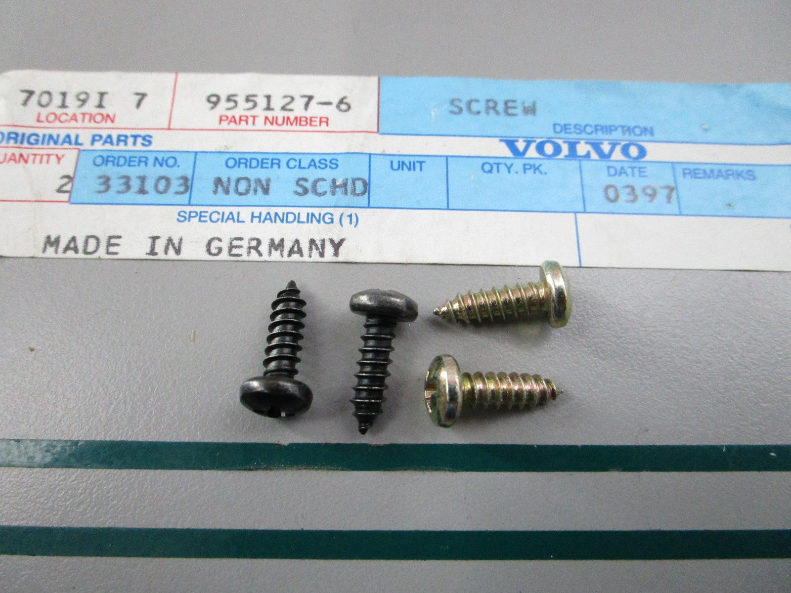 NEW OEM (LOT OF 4) 955127 Volvo Penta Screw 0810