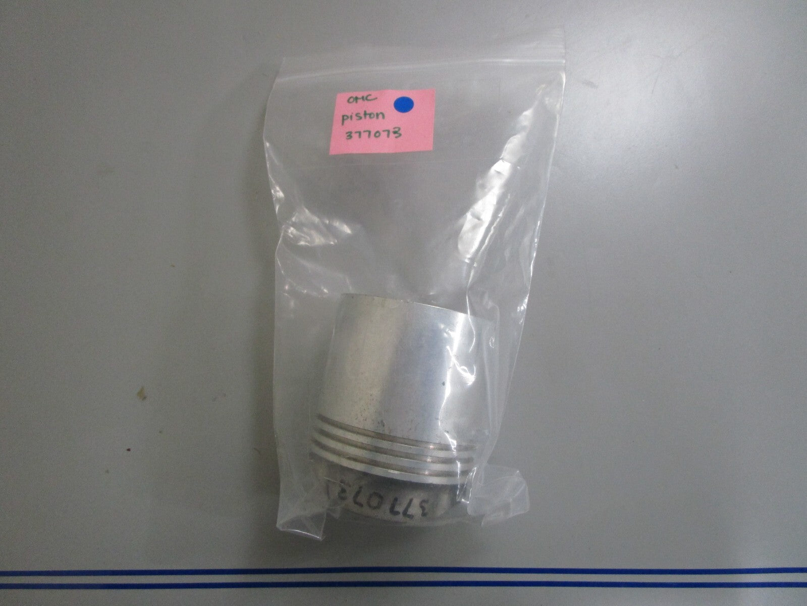 *NEW OEM* 0810 OMC Johnson Evinrude Piston 377073 0377073