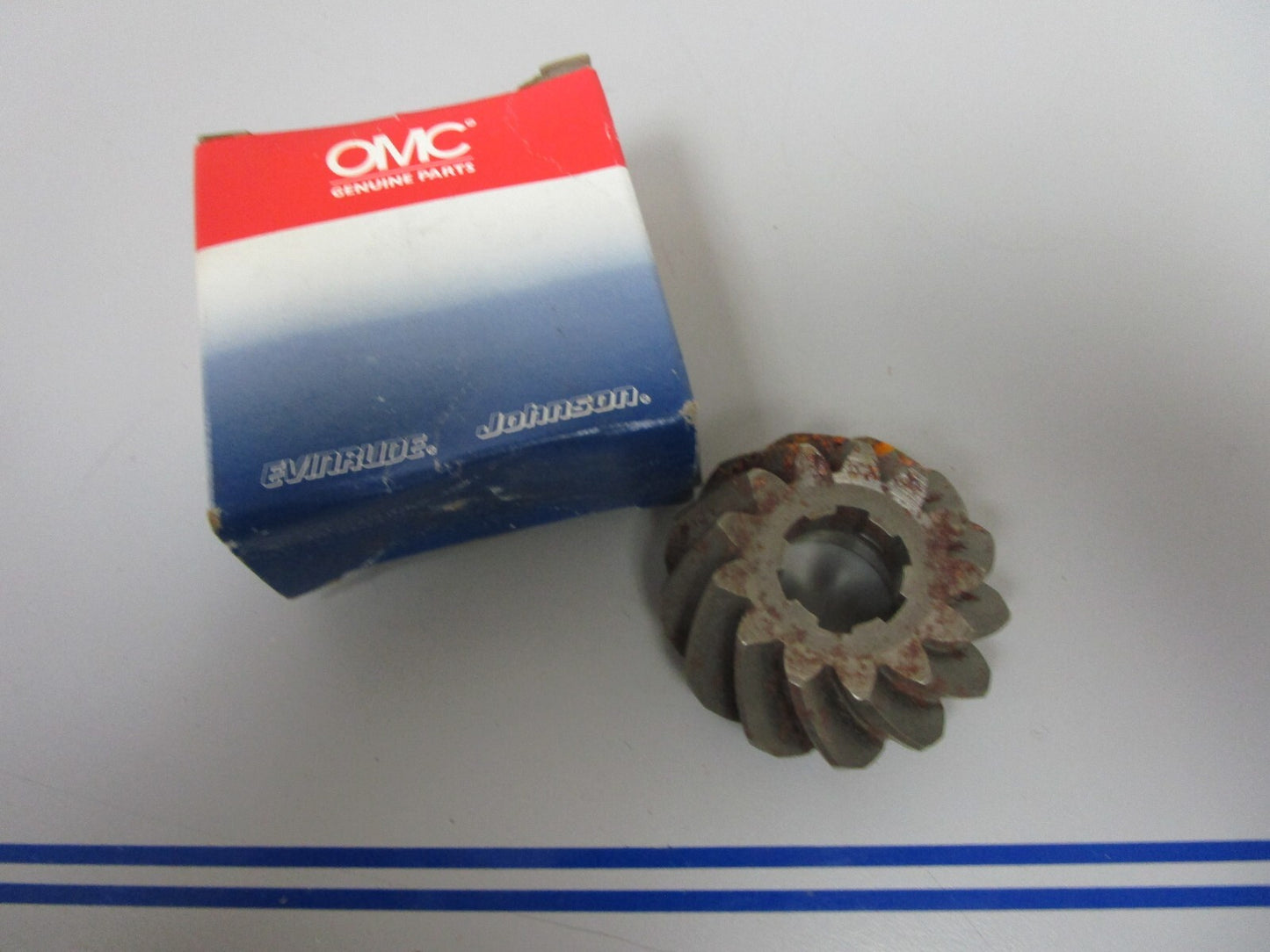 *NEW OEM* 0810 OMC Johnson Evinrude Pinion 333078 0333078