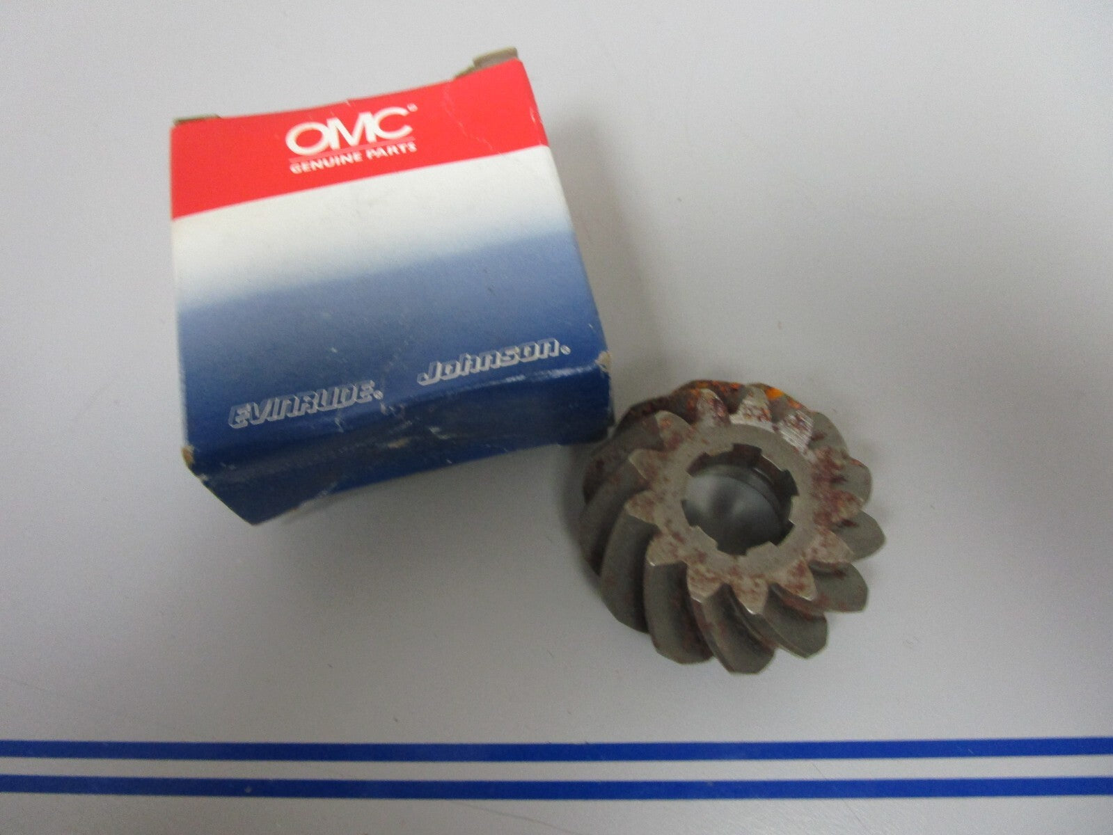 *NEW OEM* 0810 OMC Johnson Evinrude Pinion 333078 0333078