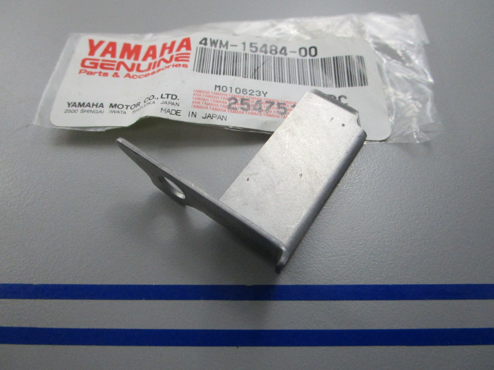 NEW OEM 4WM-15484-00-00 Yamaha Clamp 0810