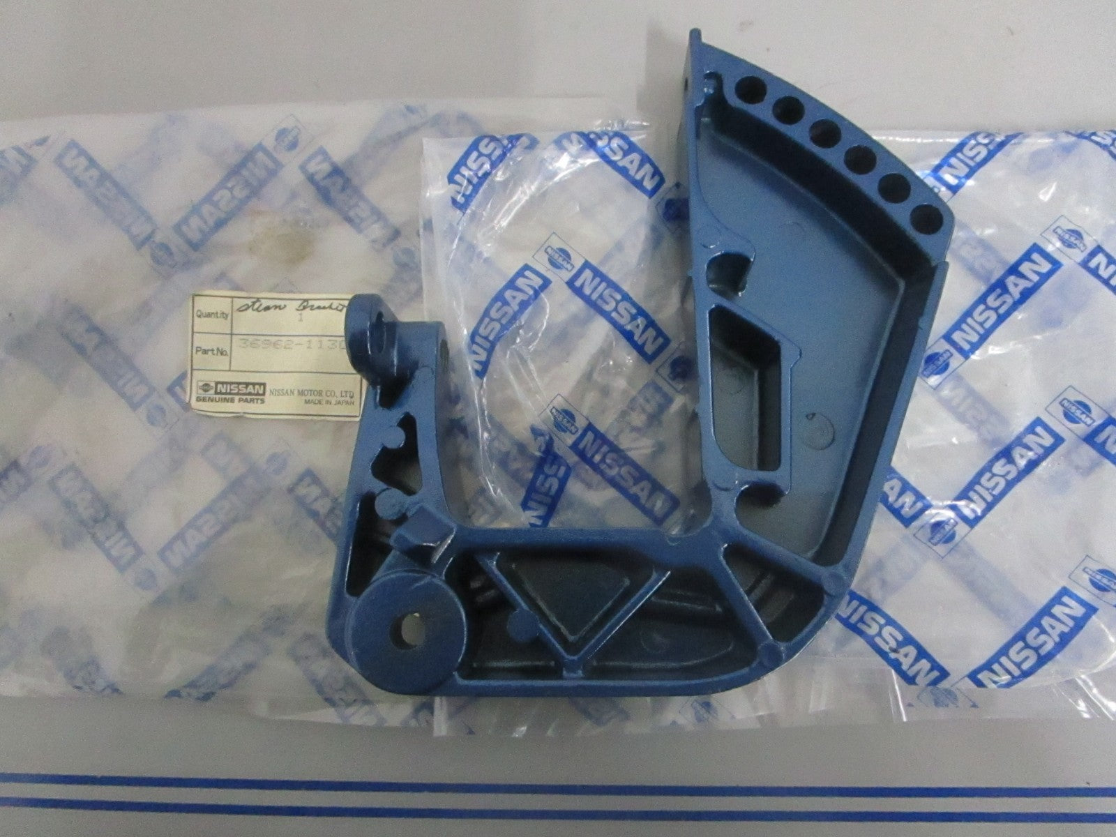 NEW OEM 36962-1130M Tohatsu Left Clamp Bracket 0820