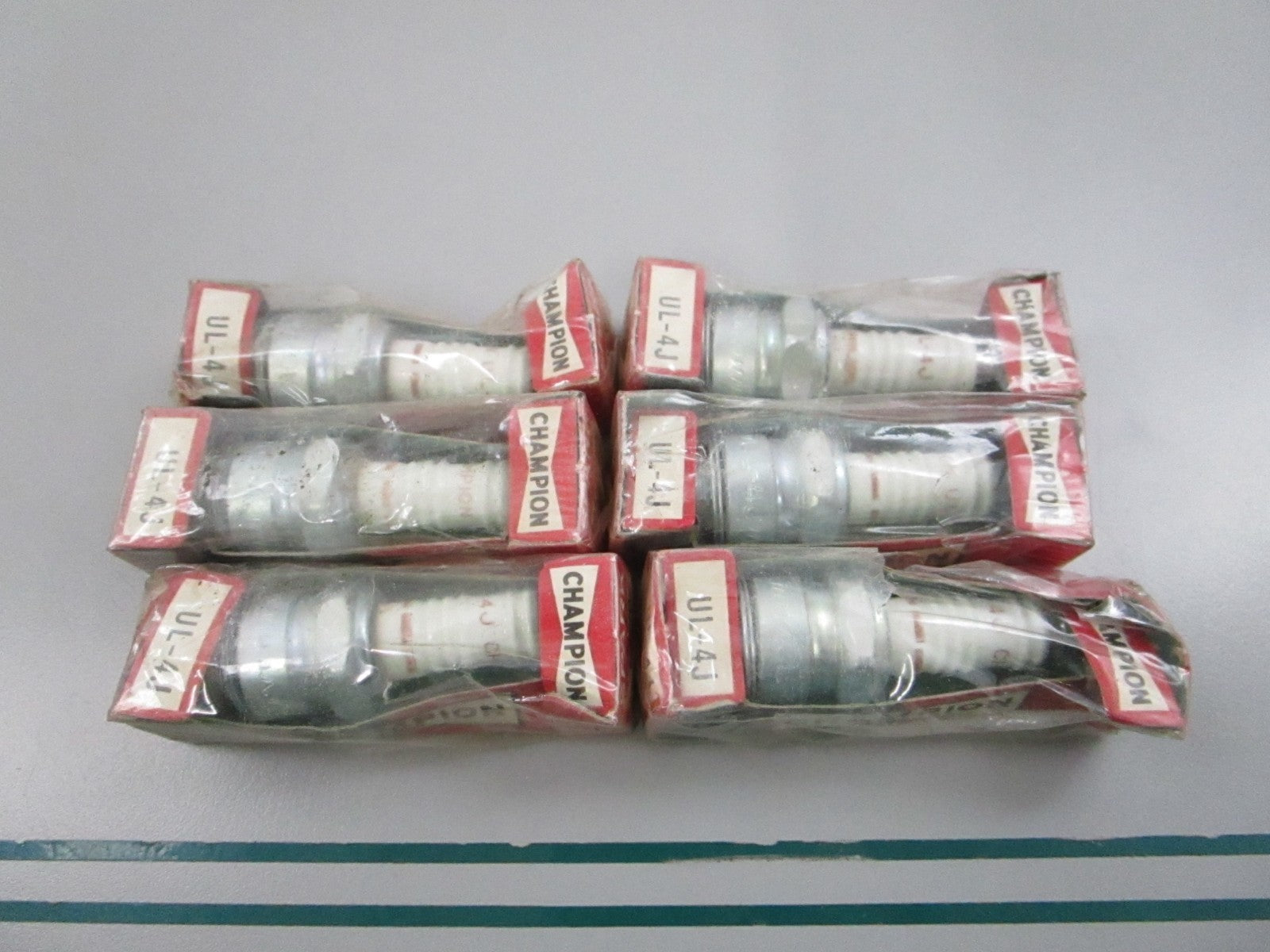 NEW (LOT OF 6) UL-4J Champion Spark Plug 0810
