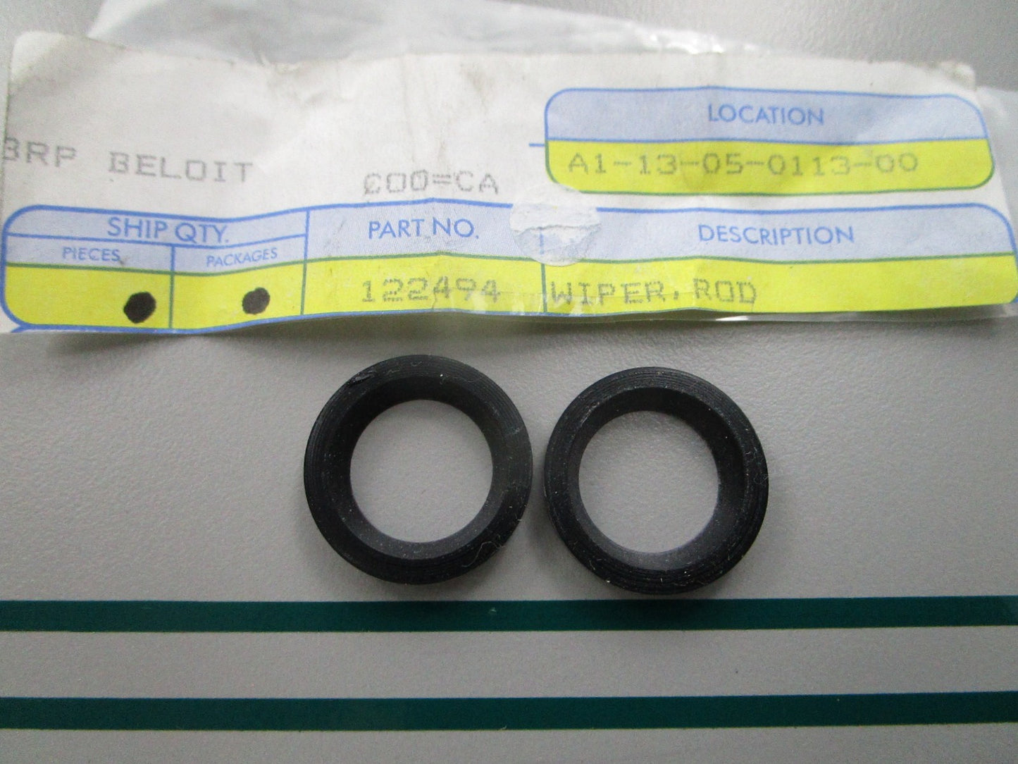 NEW OEM (LOT OF 2) 122494 0122494 OMC Johnson Evinrude Rod Wiper 0810