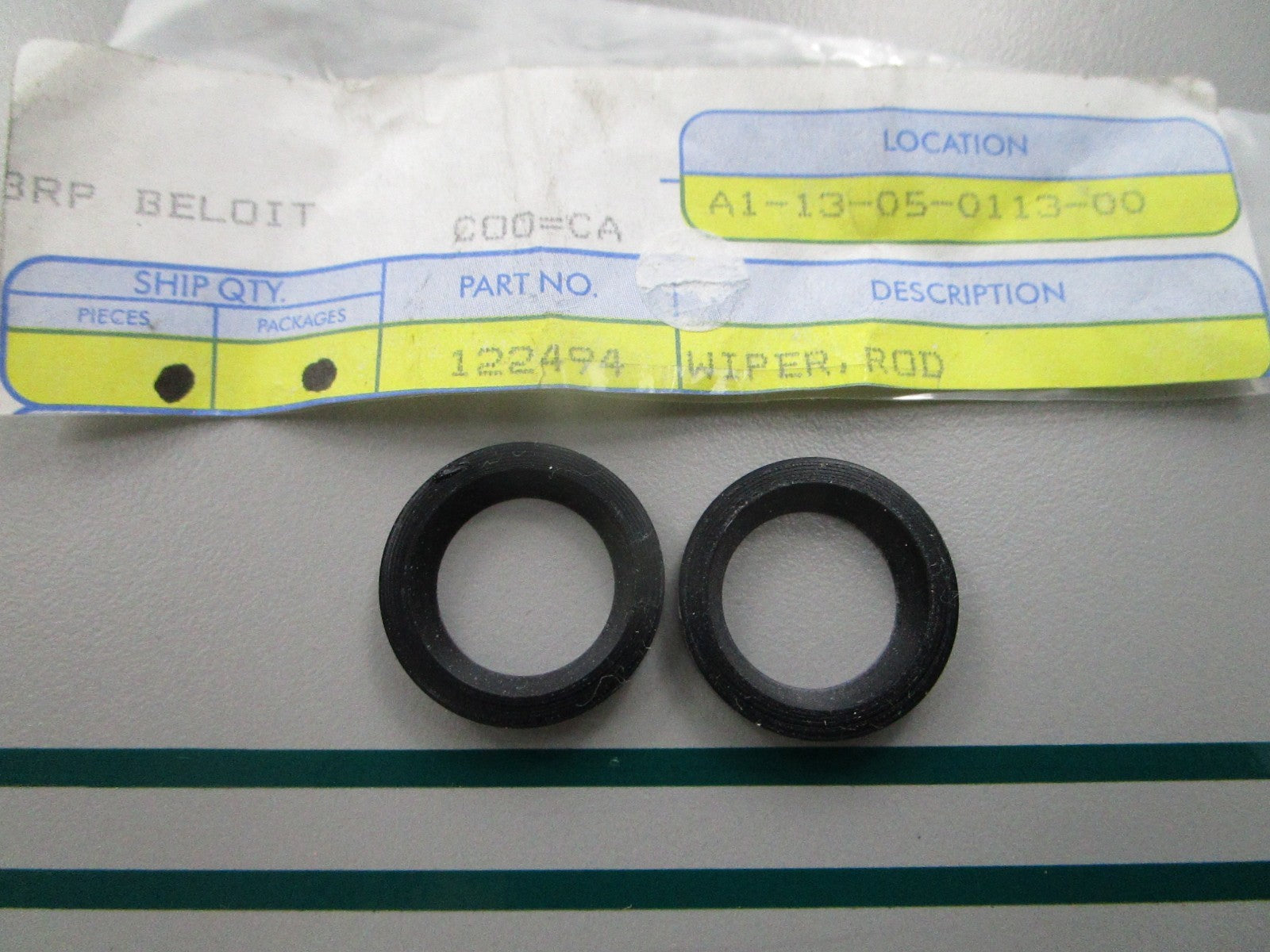 NEW OEM (LOT OF 2) 122494 0122494 OMC Johnson Evinrude Rod Wiper 0810