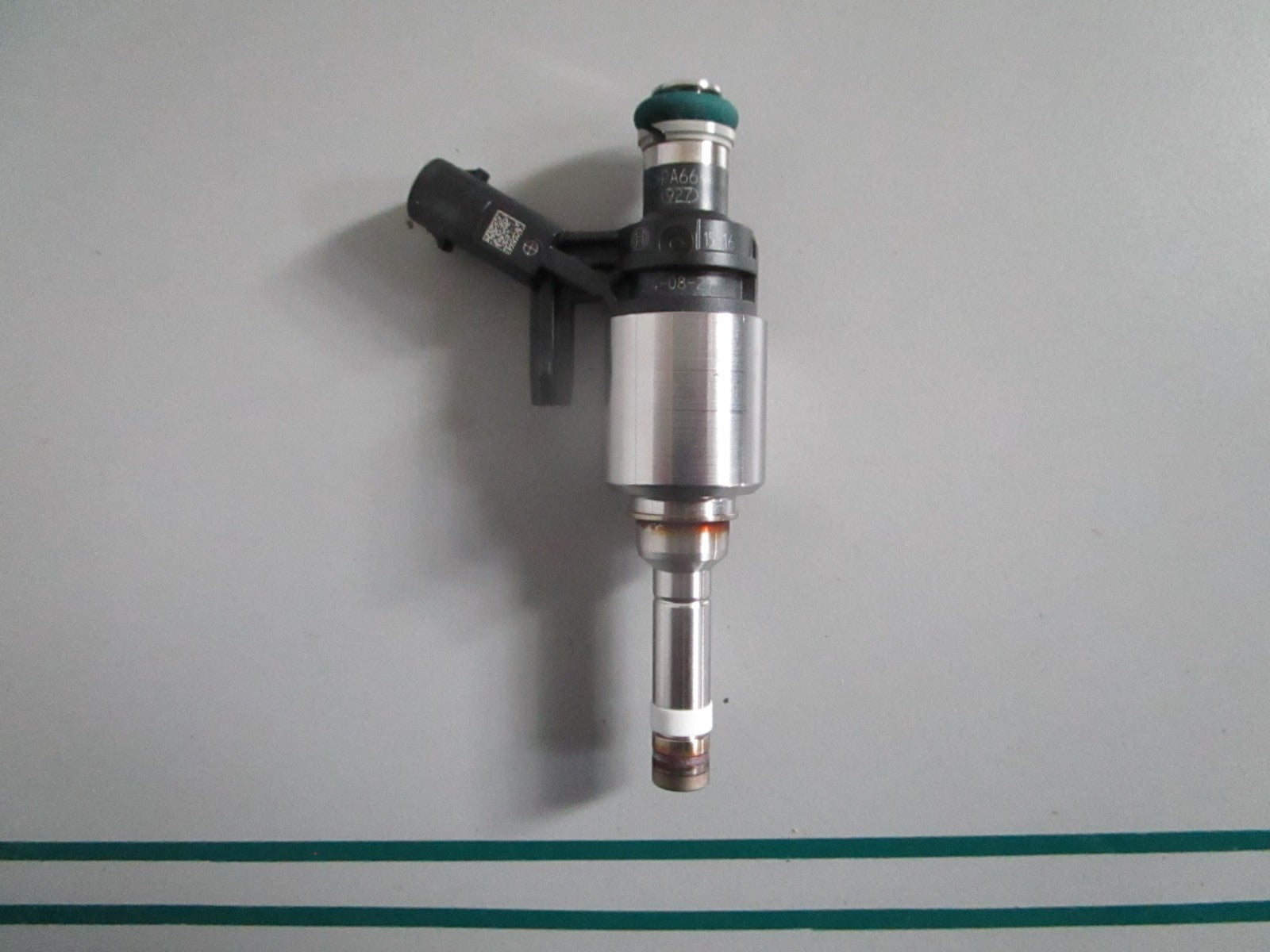 NEW OEM 62839 0261500794 Bosch Fuel Injector 0820