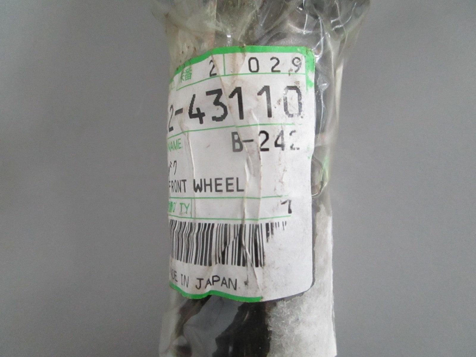 NEW OEM 70722-43110 Kubota Front Wheel Shaft 0820