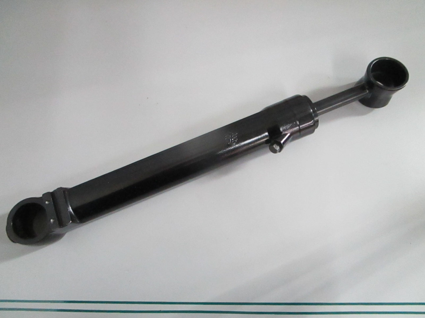 NEW 9B-104-01 SEI Alpha I Sterndrive STBD Trim Cylinder Rep: 98704A3 Merc 0820