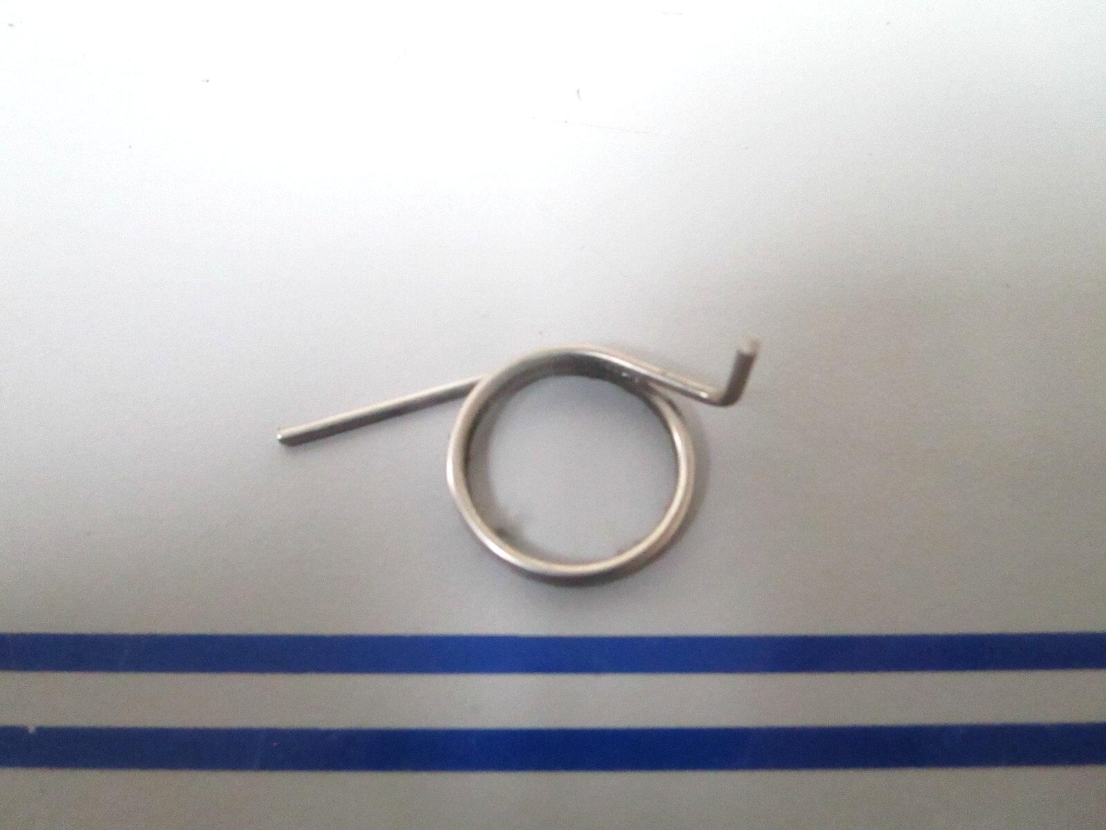 *NEW OEM* 0810 OMC Johnson Evinrude Spring 322122 0322122