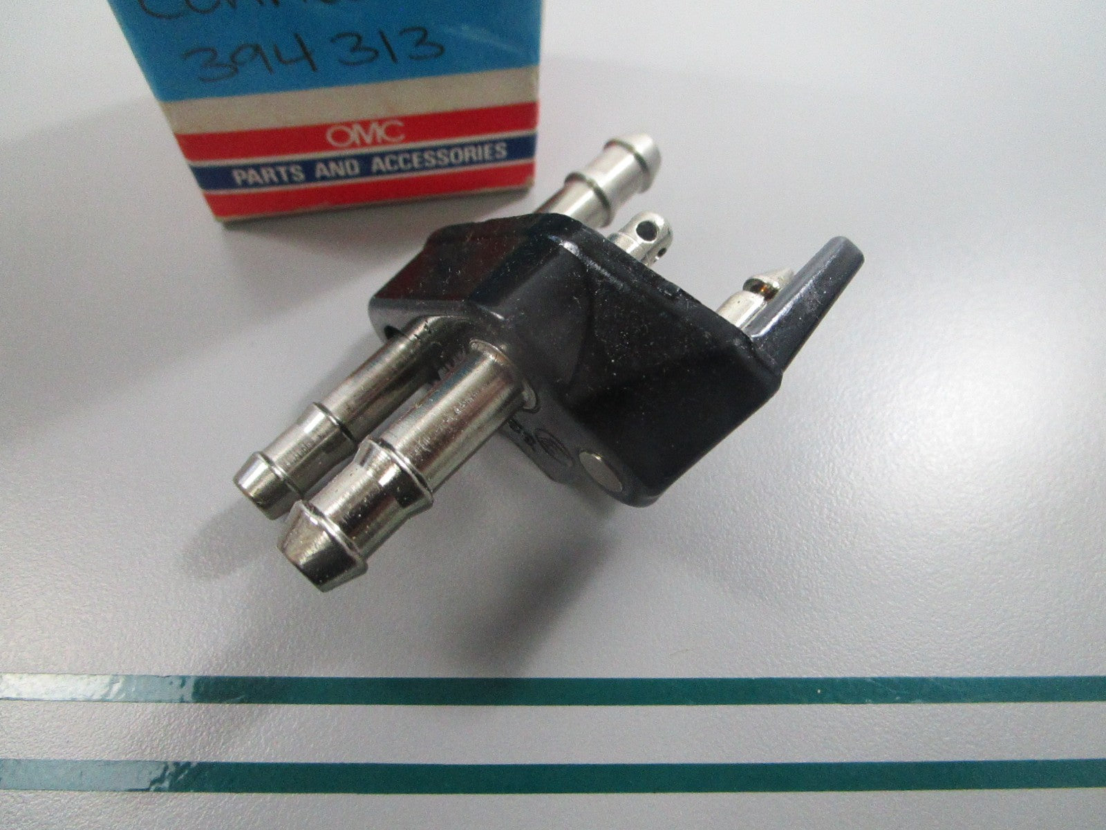 NEW OEM 394313 0394313 OMC Johnson Evinrude Fuel Connector 0810