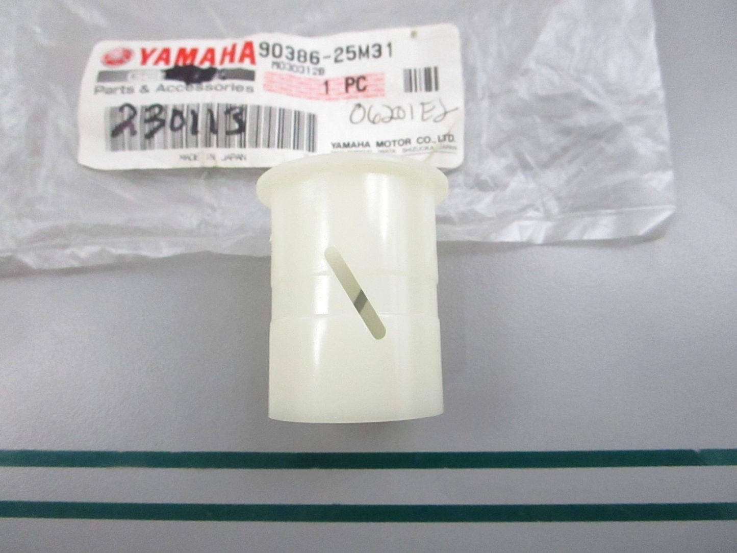 NEW OEM 90386-25M31-00 Yamaha Bushing 0810