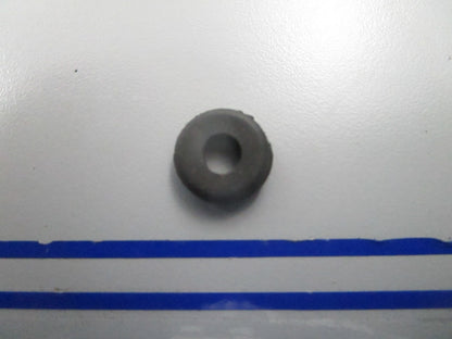 *NEW OEM* 0810 OMC Johnson Evinrude Grommet 3011290