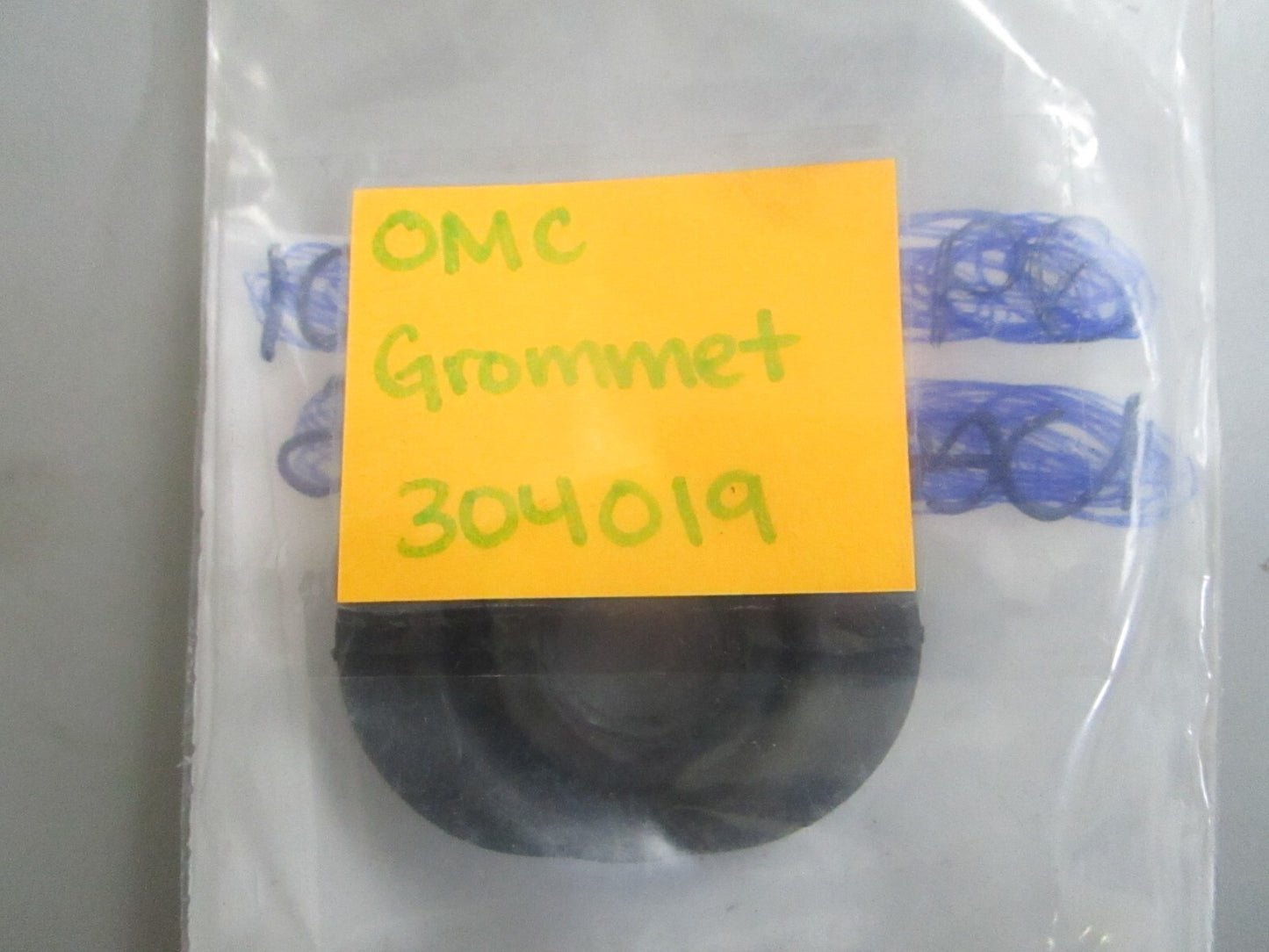 *NEW OEM* 0810 OMC Johnson Evinrude Grommet 304019 0304019