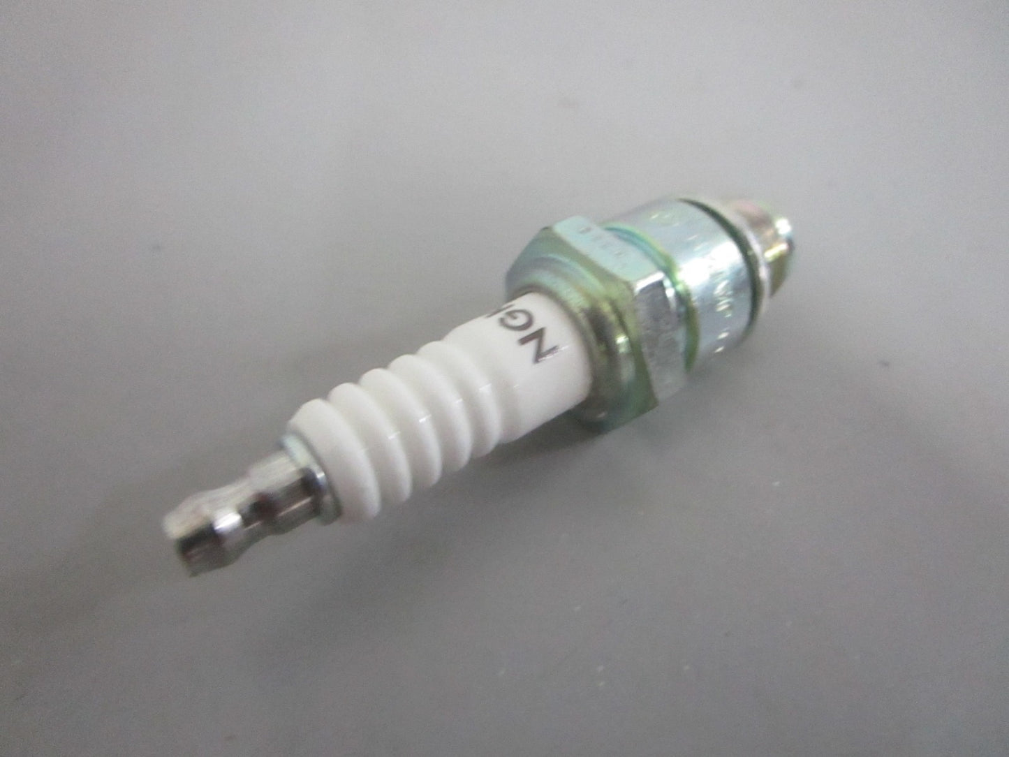 *NEW OEM* (LOT OF 8) 0820 NGK Spark Plug B8HS