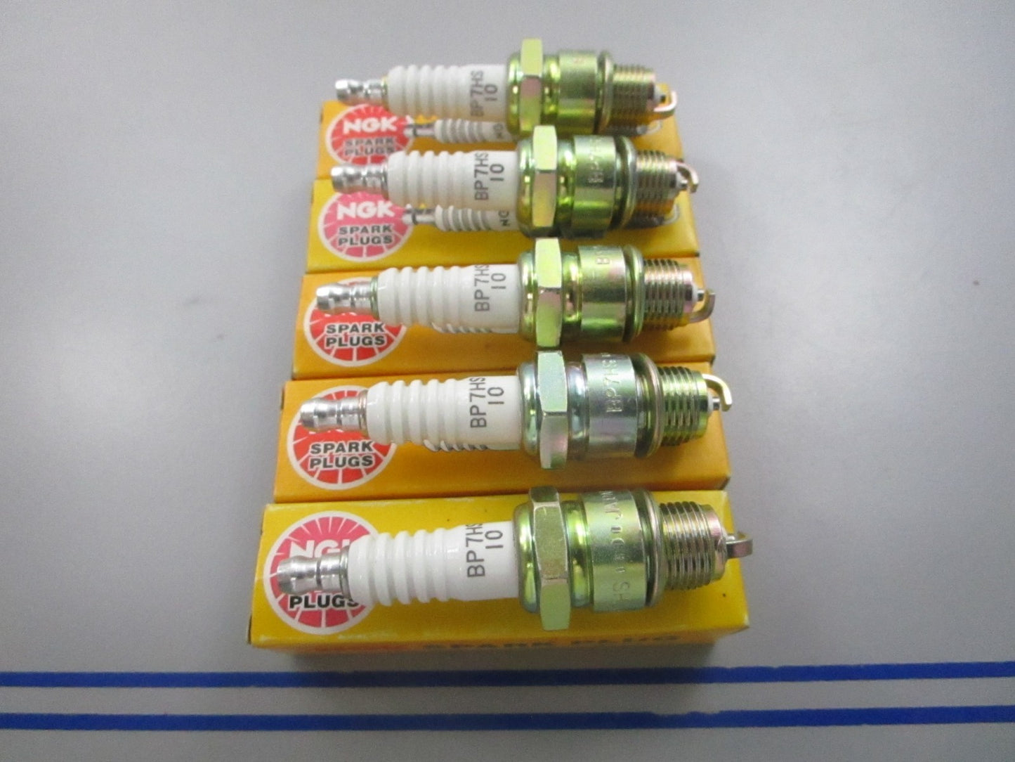 NEW (LOT OF 5) BP7HS-10 NGK Spark Plug 0810