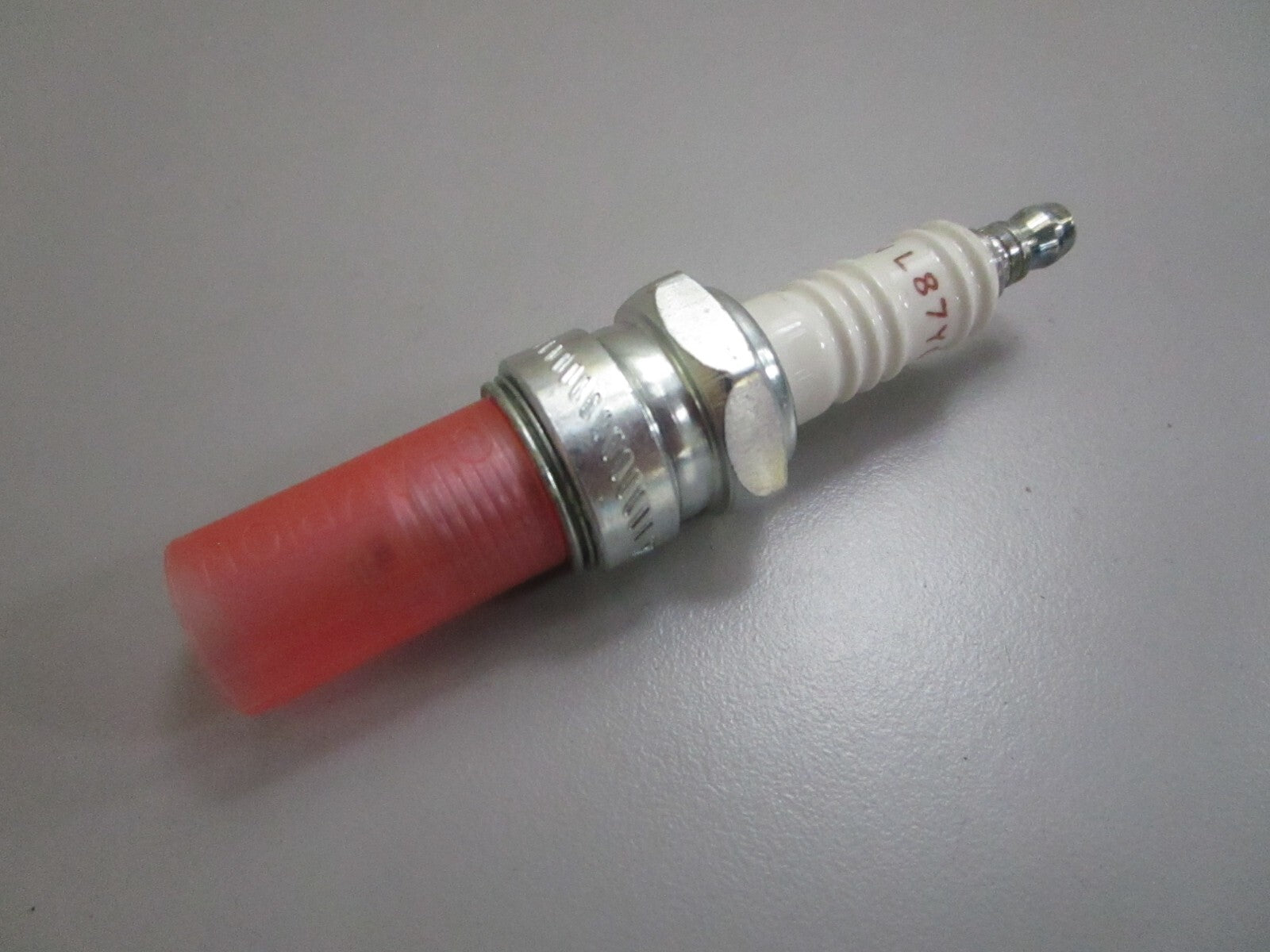*NEW* 0820 Champion Spark Plug L87YC