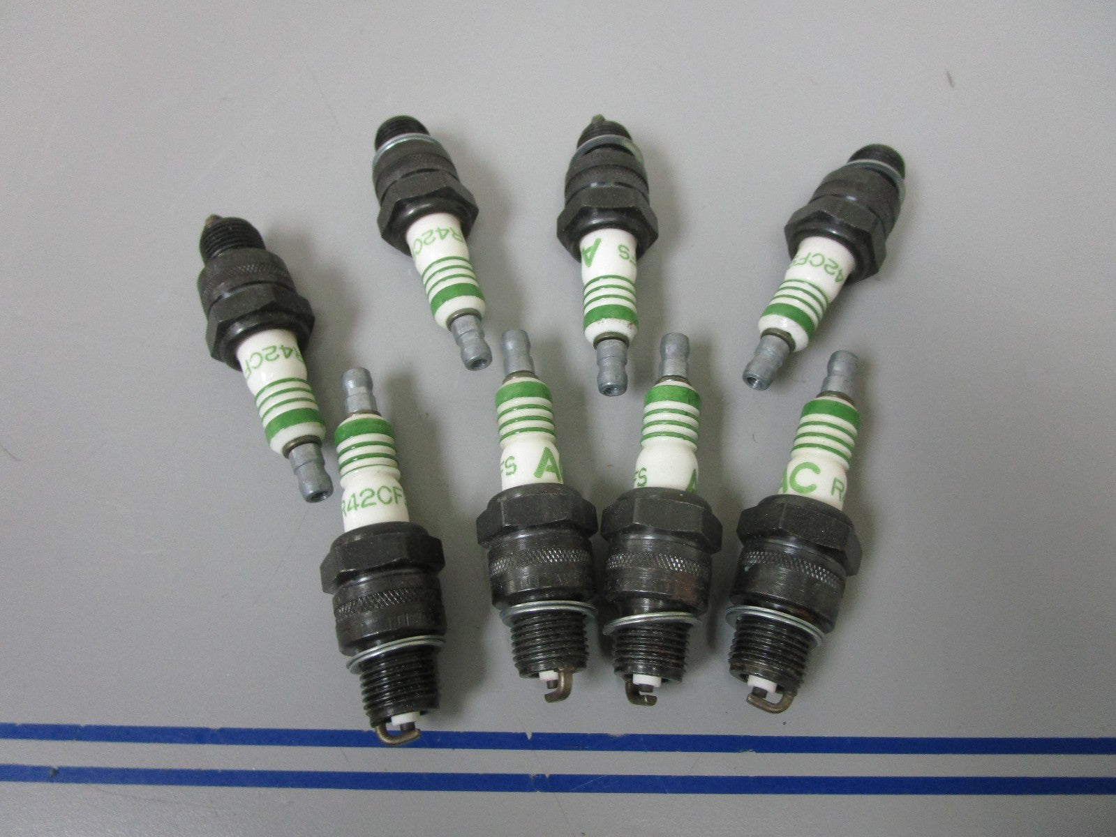 *NEW OEM* (LOT OF 8) 0720 AC Delco Spark Plug R42CFS