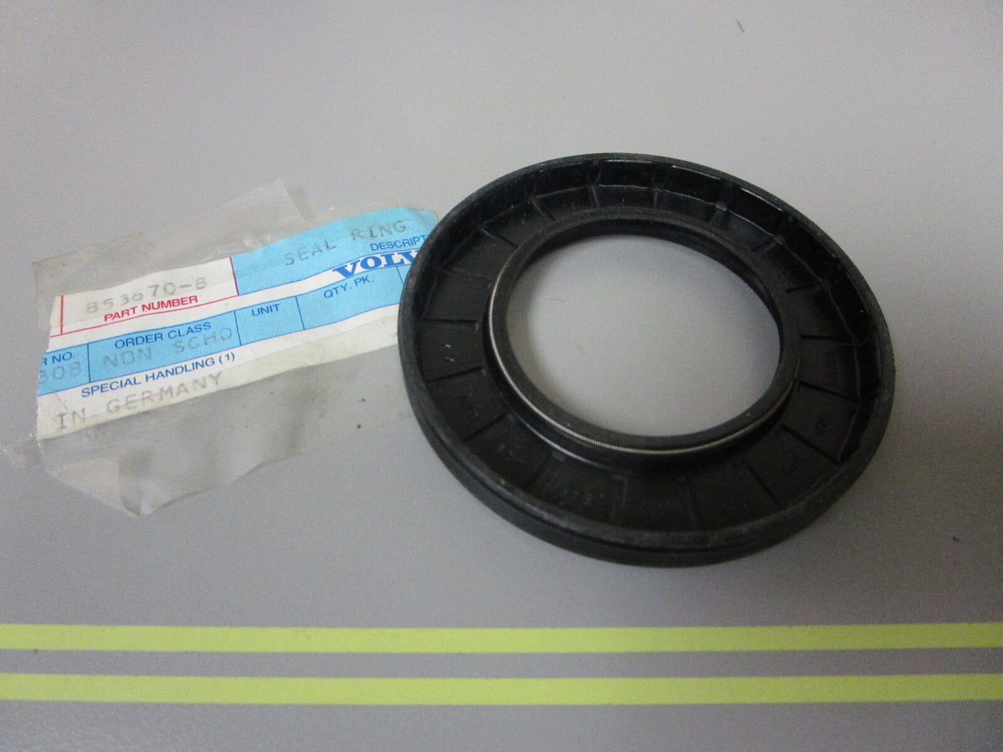 *NEW OEM* 0810 Volvo Penta Seal 853670