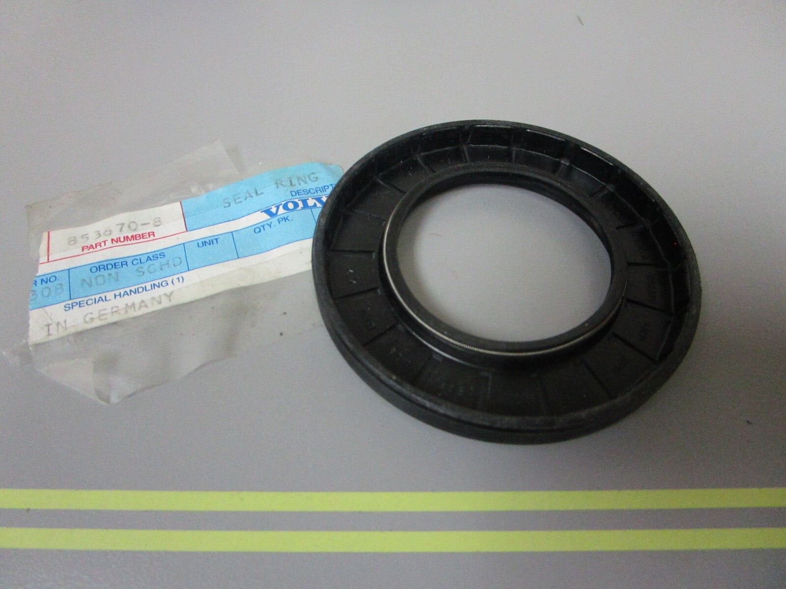 *NEW OEM* 0810 Volvo Penta Seal 853670