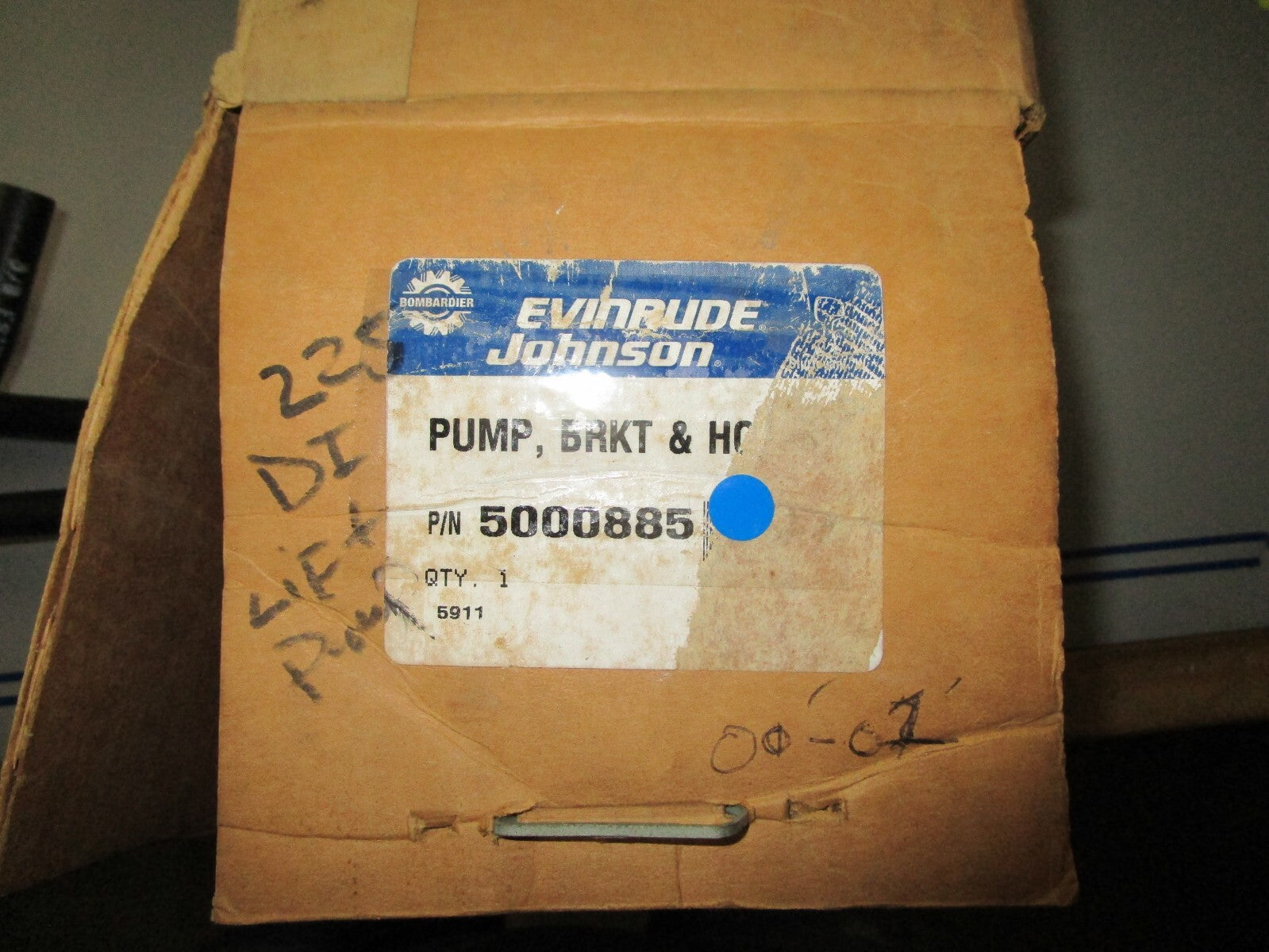 *NEW OEM* 0820 OMC Johnson Evinrude Pump, Bracket & Hose 5000885