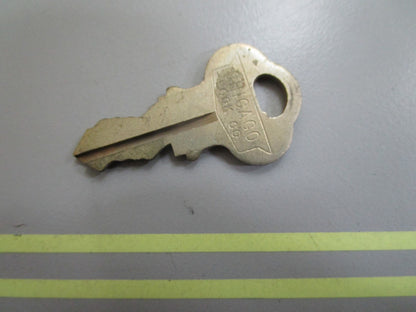 *NEW OEM* 0810 OMC Johnson Evinrude Ignition Key KF97 501612 0501612