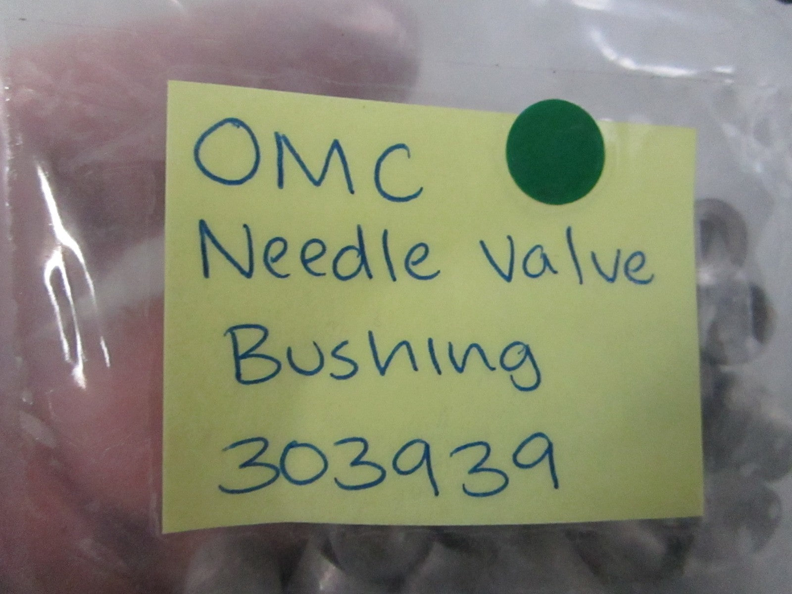 NEW OEM (LOT OF 2) 303939 0303939 OMC Johnson Evinrude Needle Valve Bushing 0810