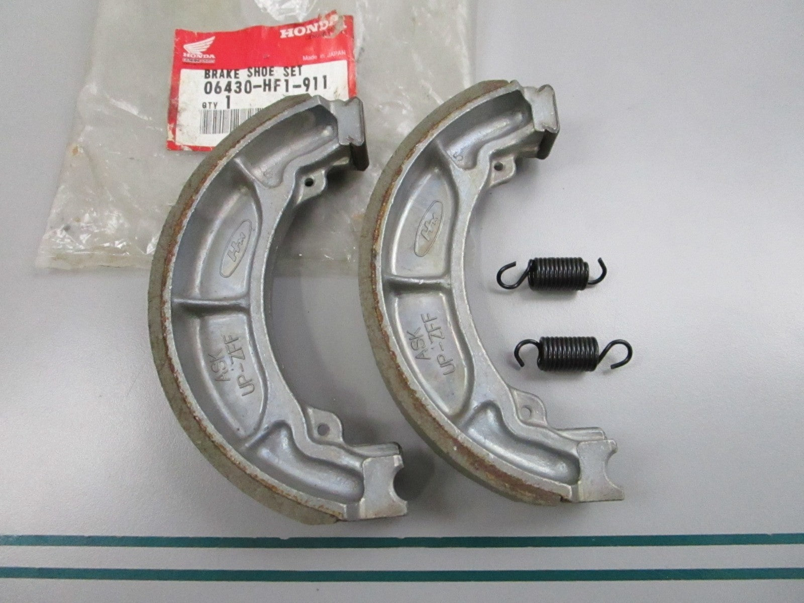 NEW OEM 06430-HF1-911 Honda Brake Shoe Set 0810