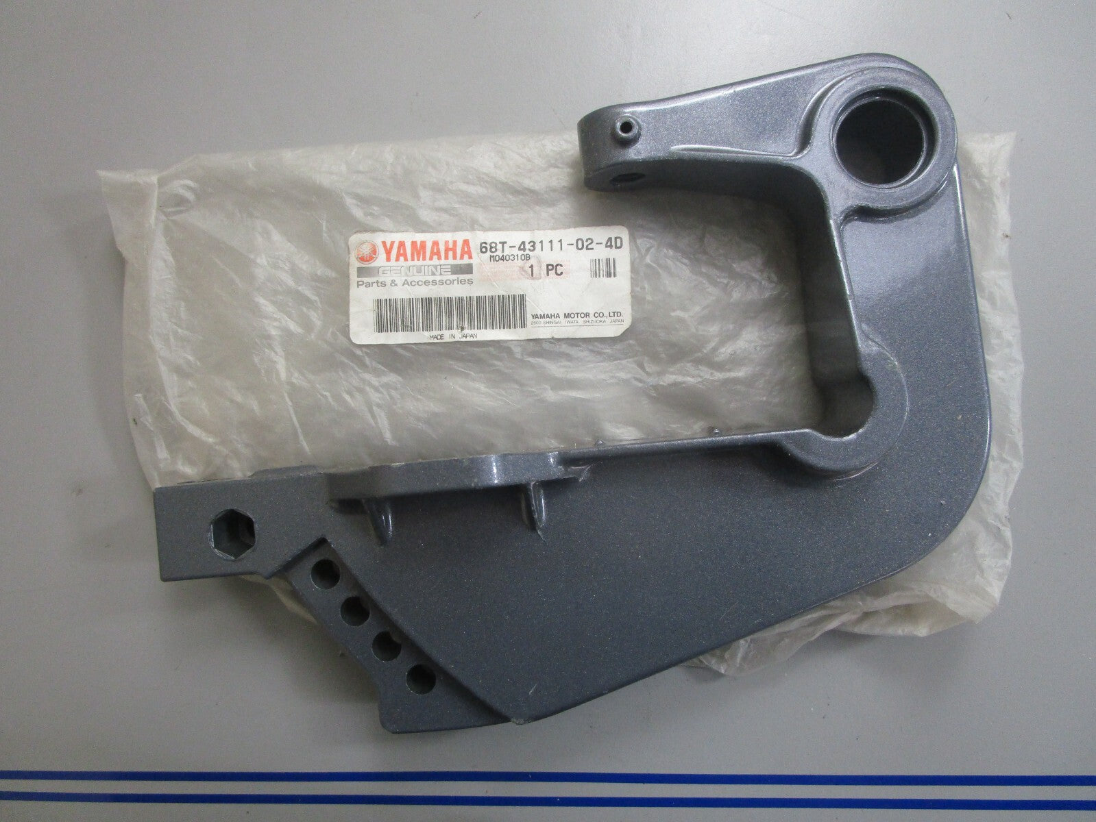 *NEW OEM* 0820 Yamaha Clamp Bracket 68T-43111-02-4D