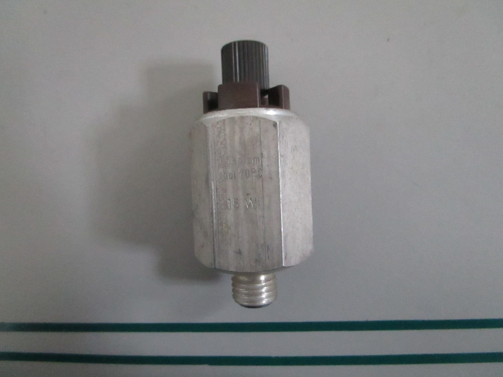 NEW OEM 0015421617 Mercedes-Benz Sender Unit 0820