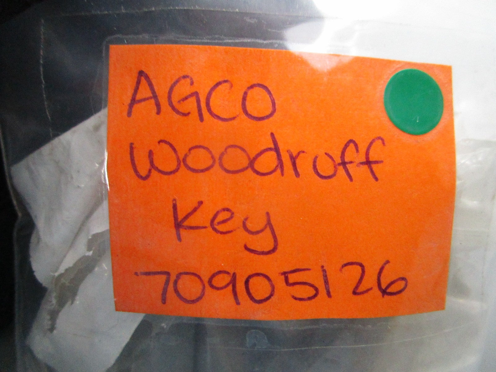 NEW OEM (LOT OF 8) 70905126 AGCO Woodruff Key 0810