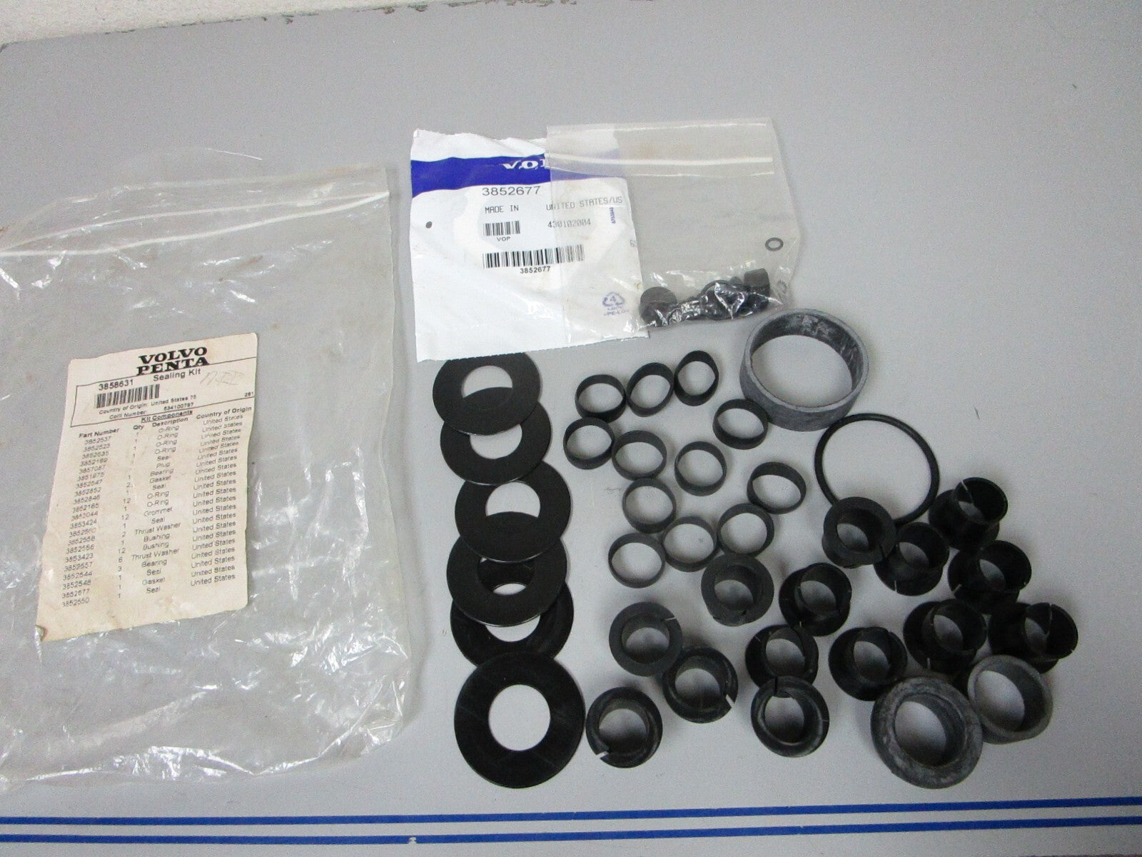 *NEW OEM* 0720 Volvo Penta Sealing Kit 3858631