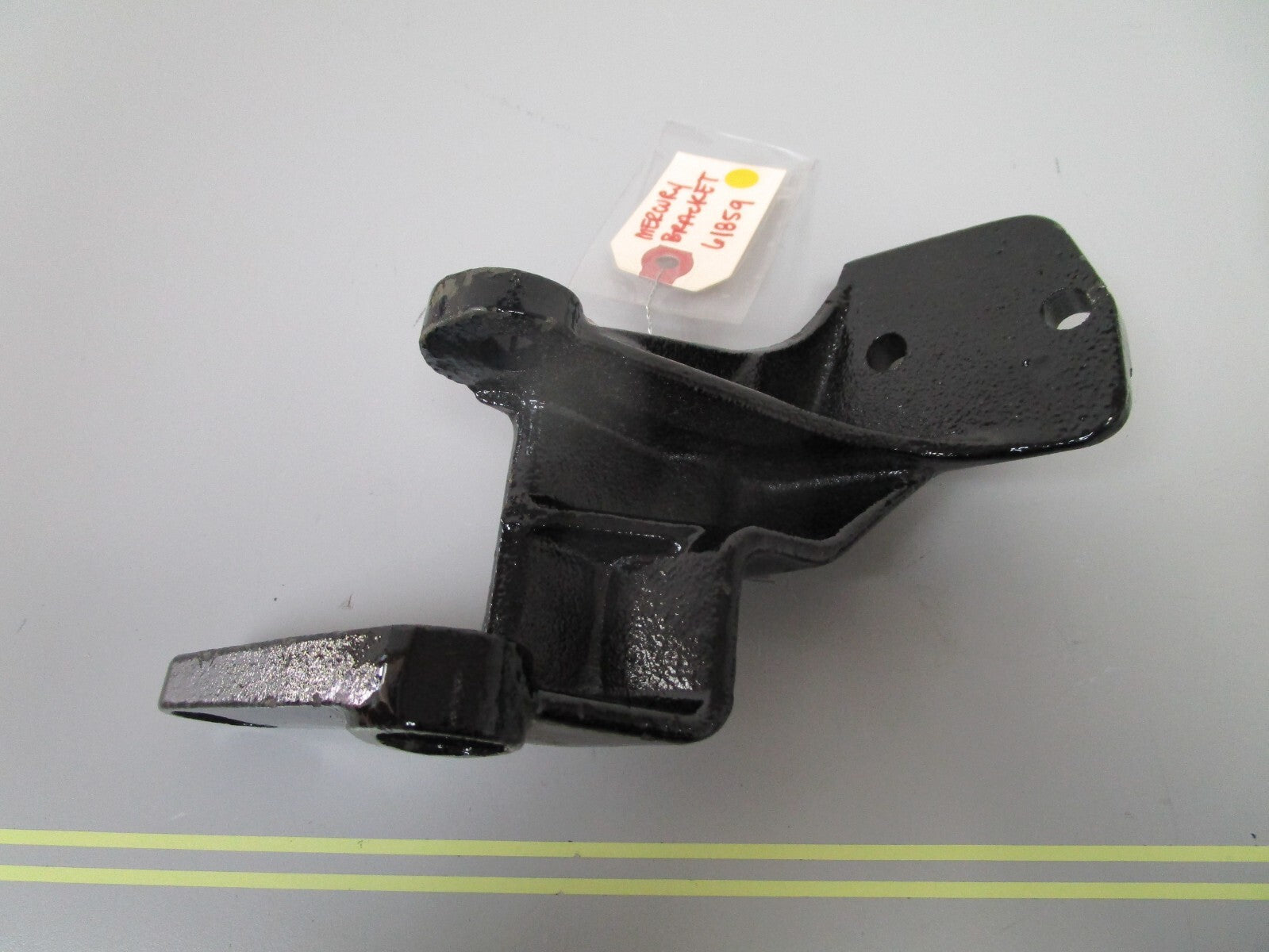 *NEW OEM* 0720 Mercury Quicksilver Mercruiser Bracket 61859