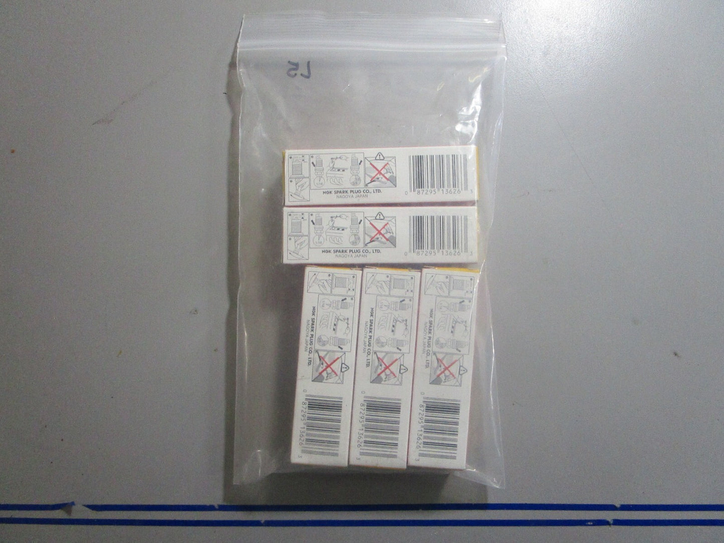 *NEW* (LOT OF 5) 0810 NGK Spark Plug B9HS-10