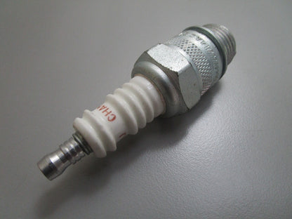 *NEW*  0810 Champion Spark Plug D-9J