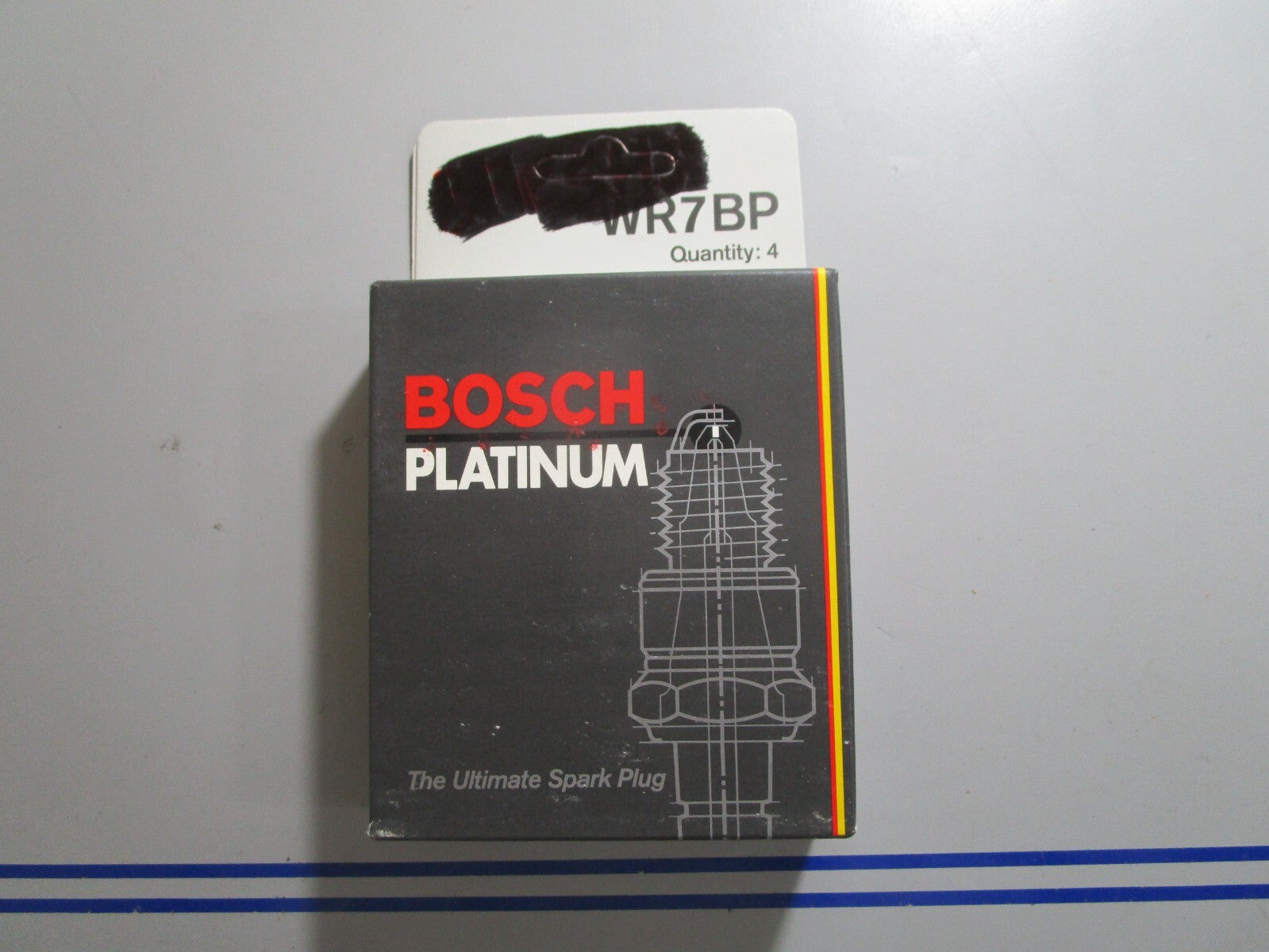 *NEW* (LOT OF 4) 0810 Bosch Spark Plug WR7BP